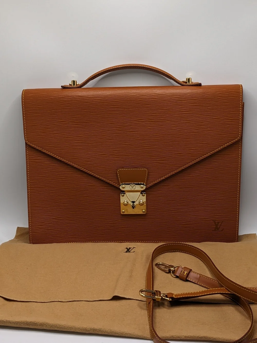 Louis Vuitton Tan Epi Leather Briefcase with Gold Hardware